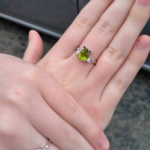 Jewelry - Peridot Frog Sterling Silver + Black Spinel Engagement Promise Novelty Ring sz 6